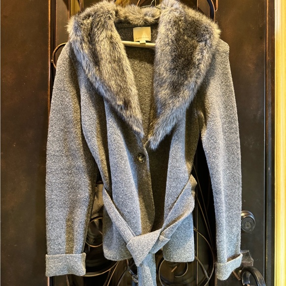 Gorgeous jacket with beautiful fur - Picture 4 of 4